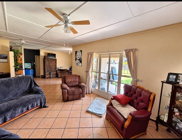3 BEDROOM HOUSE FOR SALE IN VANDERBIJLPARK SE 1